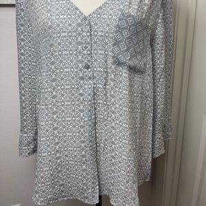 Button up v neck high low hem gray print blouse XL